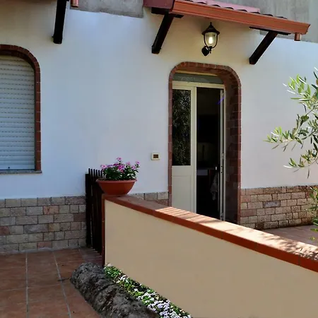Hibiscus House Apartment